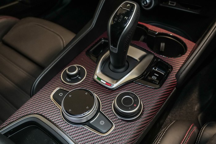 2025 Alfa Romeo Giulia Quadrifoglio