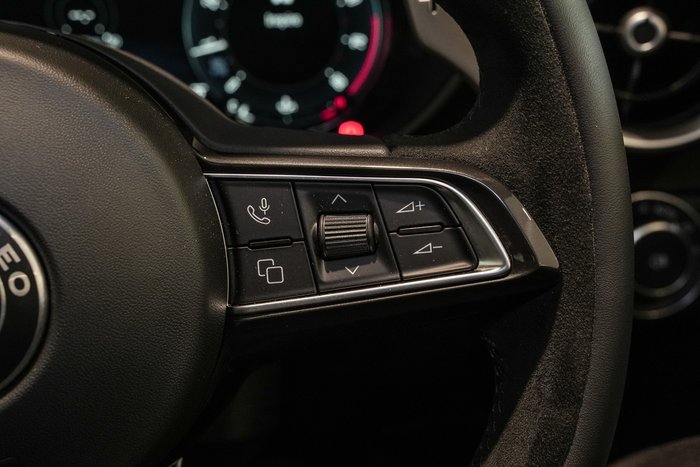 2025 Alfa Romeo Giulia Quadrifoglio