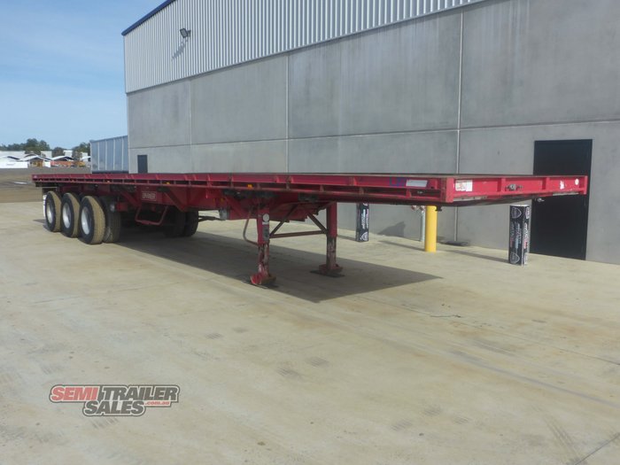2002 Barker Extendable Flat Top Trailer