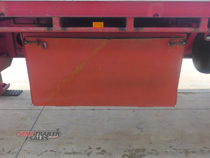 2002 Barker Extendable Flat Top Trailer