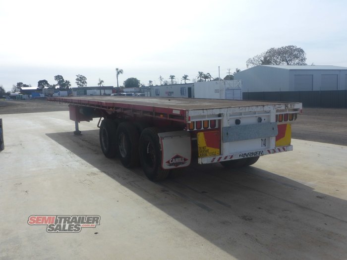 2002 Barker Extendable Flat Top Trailer