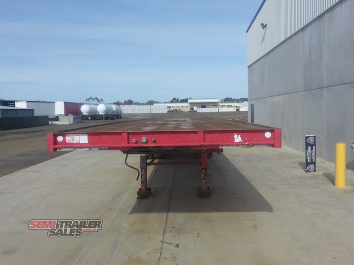 2002 Barker Extendable Flat Top Trailer