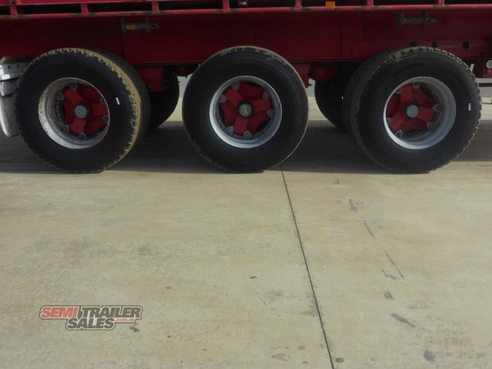 2002 Barker Extendable Flat Top Trailer