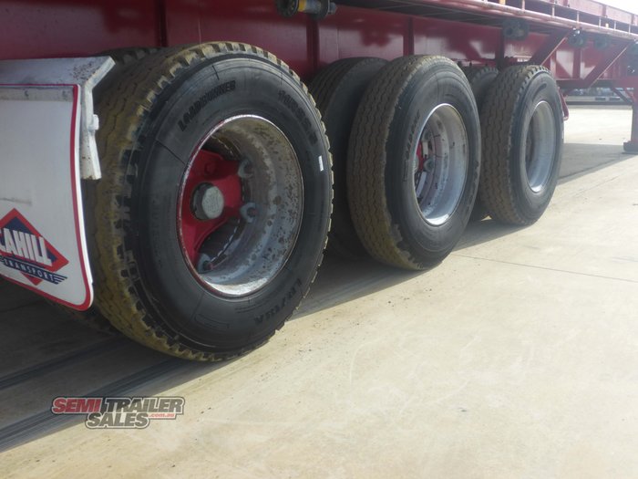 2002 Barker Extendable Flat Top Trailer