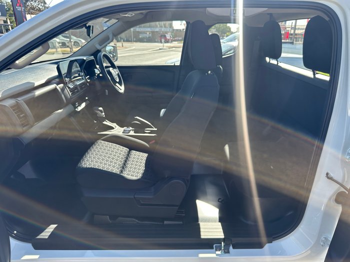 2025 MITSUBISHI TRITON GLX