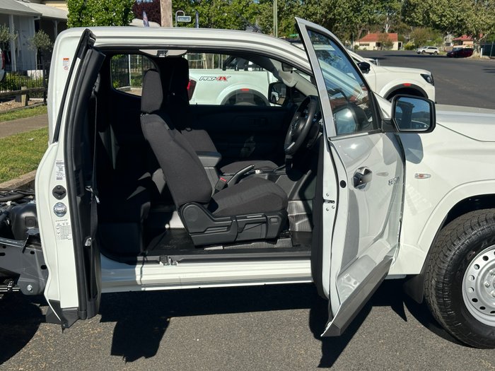 2025 MITSUBISHI TRITON GLX