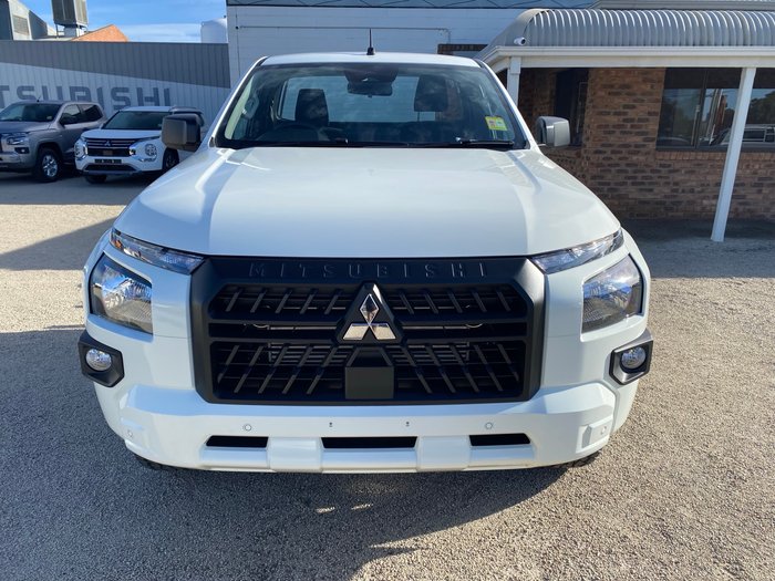 2025 MITSUBISHI Triton GLX