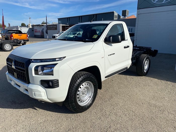 2025 MITSUBISHI Triton GLX