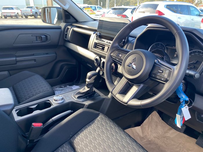 2025 MITSUBISHI Triton GLX