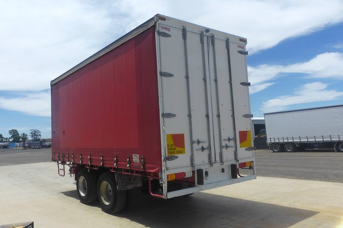 2011 Nixon Curtainsider Pig Trailer