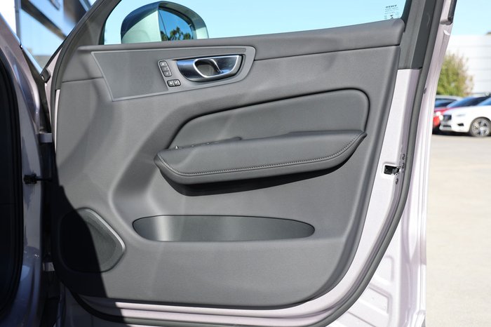 2025 Volvo XC60 Plus B5 Bright