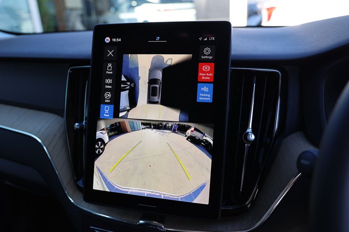 2025 Volvo XC60 Plus B5 Bright