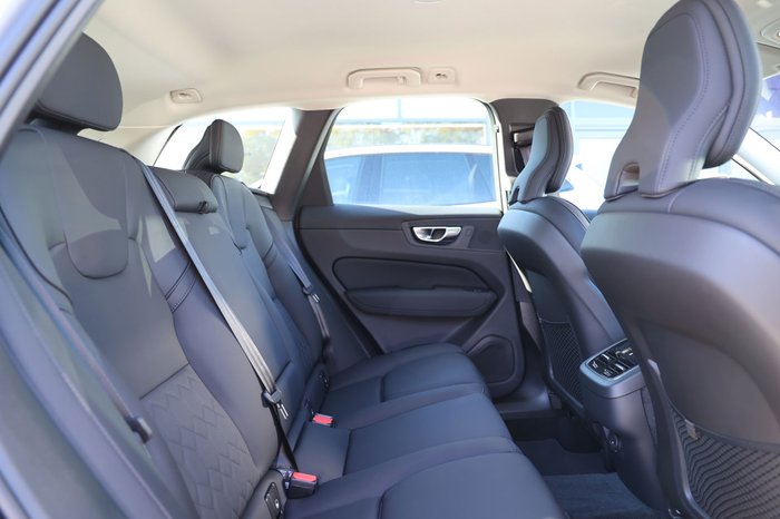 2025 Volvo XC60 Plus B5 Bright