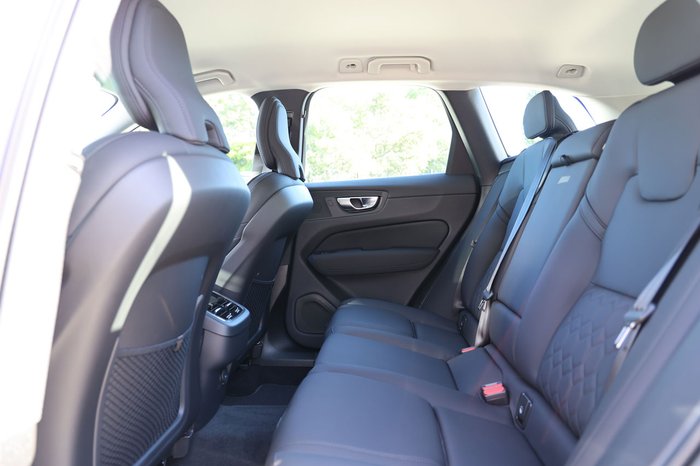 2025 Volvo XC60 Plus B5 Bright