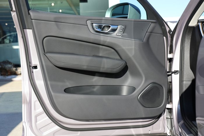 2025 Volvo XC60 Plus B5 Bright