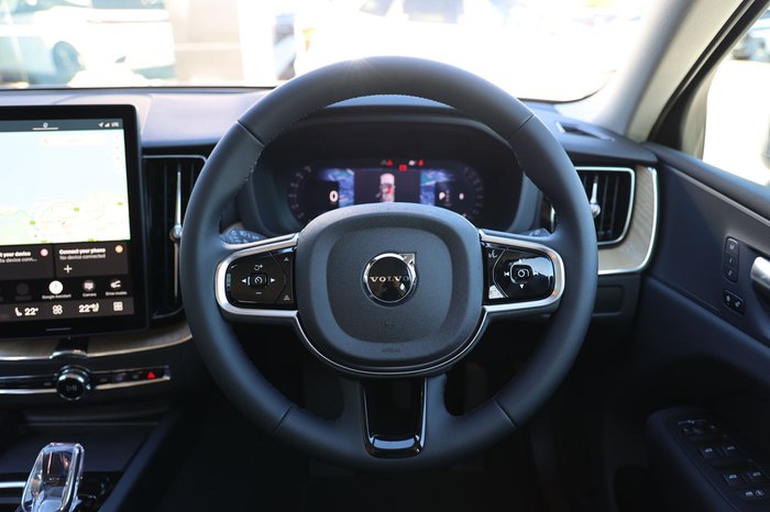 2025 Volvo XC60 Plus B5 Bright