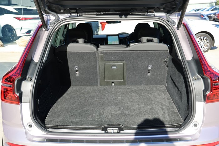 2025 Volvo XC60 Plus B5 Bright