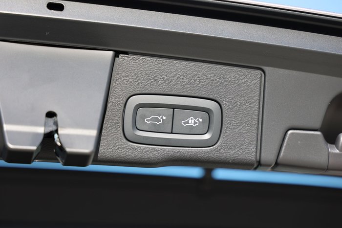 2025 Volvo XC60 Plus B5 Bright