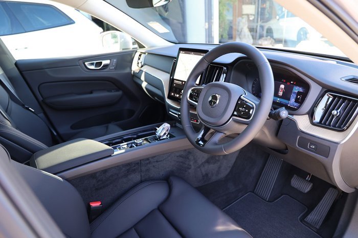 2025 Volvo XC60 Plus B5 Bright