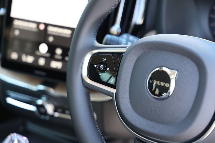 2025 Volvo XC60 Plus B5 Bright