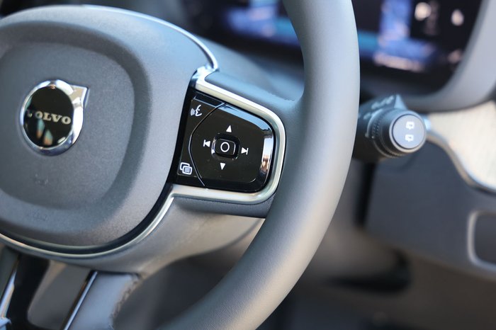 2025 Volvo XC60 Plus B5 Bright