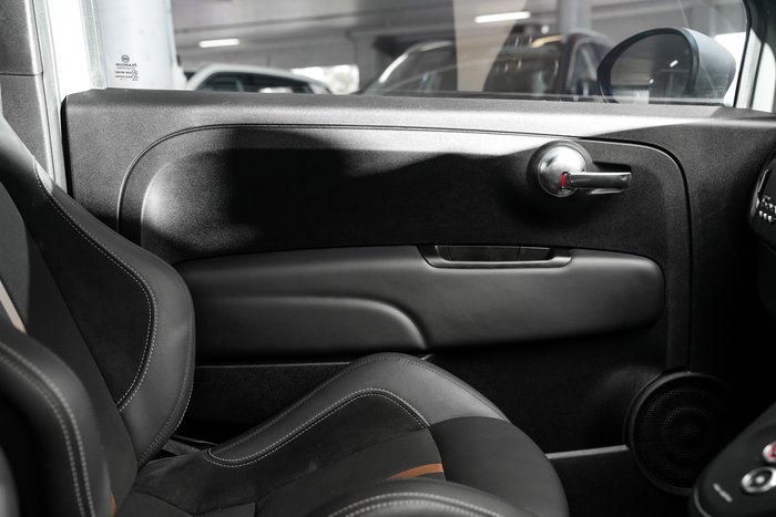 2020 Abarth 695 70 Anniversario