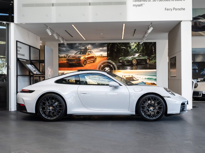 2025 Porsche 911 Carrera