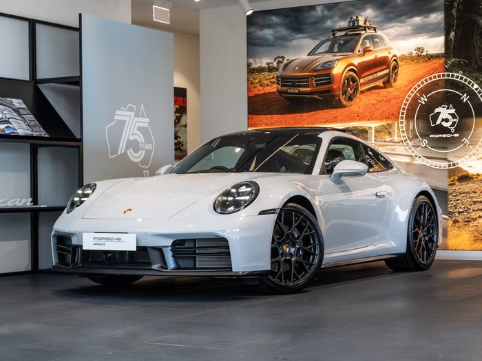 2025 Porsche 911 Carrera