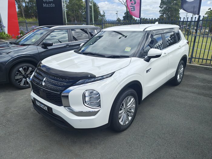 2024 MITSUBISHI Outlander ES