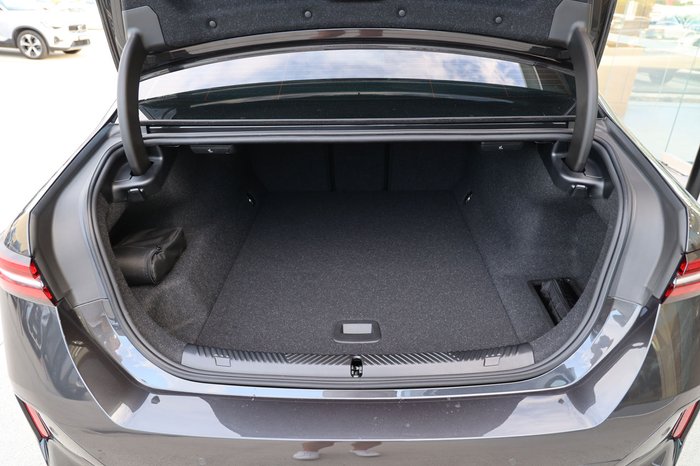 2025 BMW i5 eDRIVE40 M SPORT