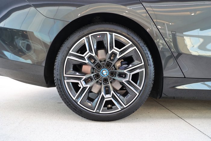 2025 BMW i5 eDRIVE40 M SPORT