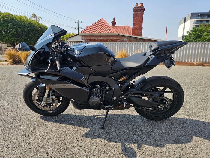 2025 Yamaha YZF R9 Black
