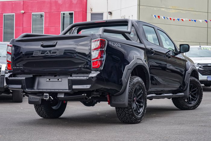 2025 Isuzu D-MAX BLADE