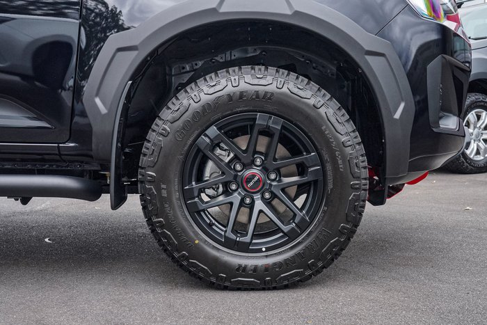 2025 Isuzu D-MAX BLADE