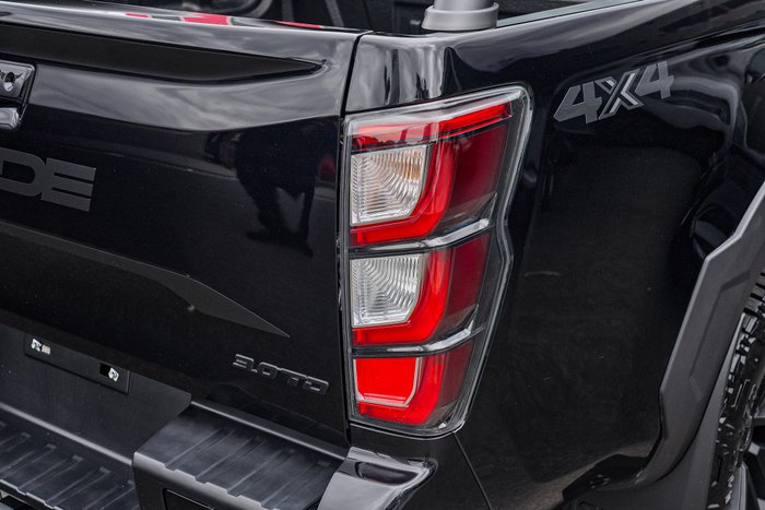 2025 Isuzu D-MAX BLADE