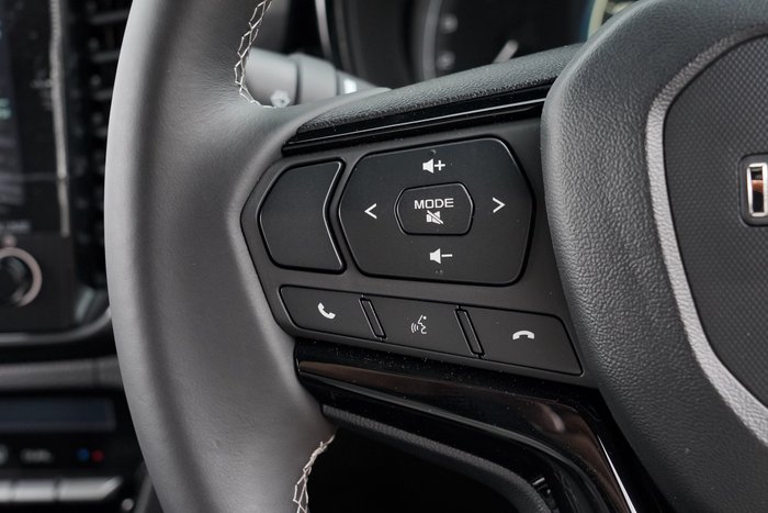 2025 Isuzu D-MAX BLADE