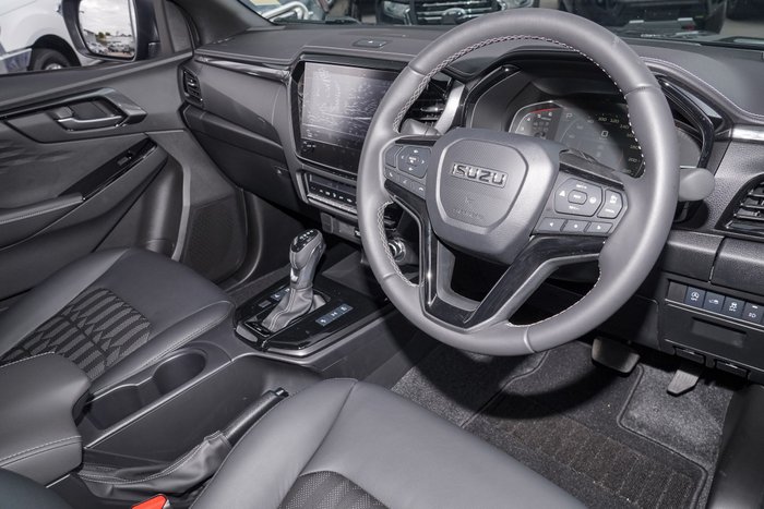 2025 Isuzu D-MAX BLADE