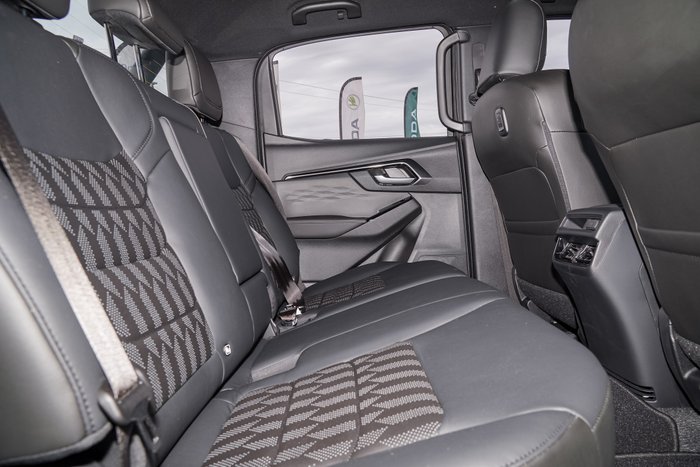 2025 Isuzu D-MAX BLADE