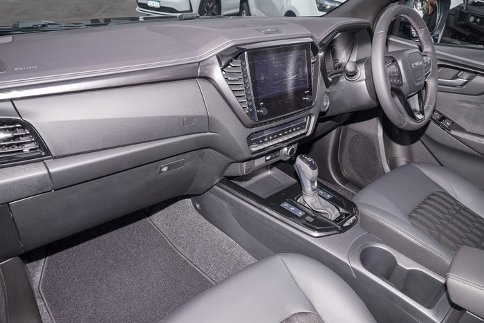 2025 Isuzu D-MAX BLADE