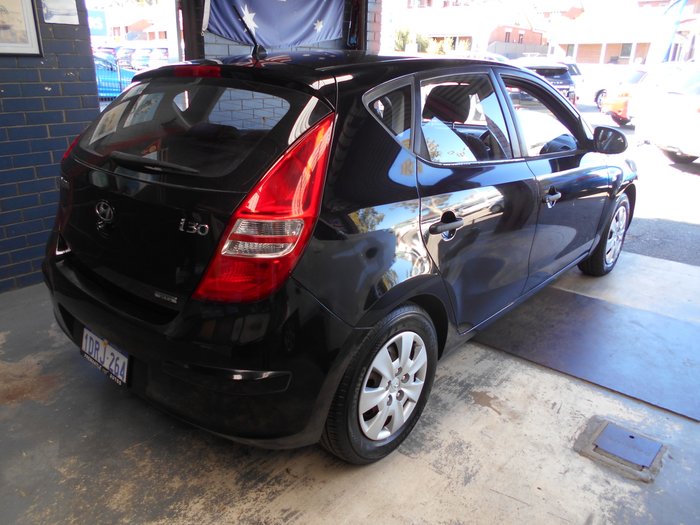 2011 HYUNDAI I 30