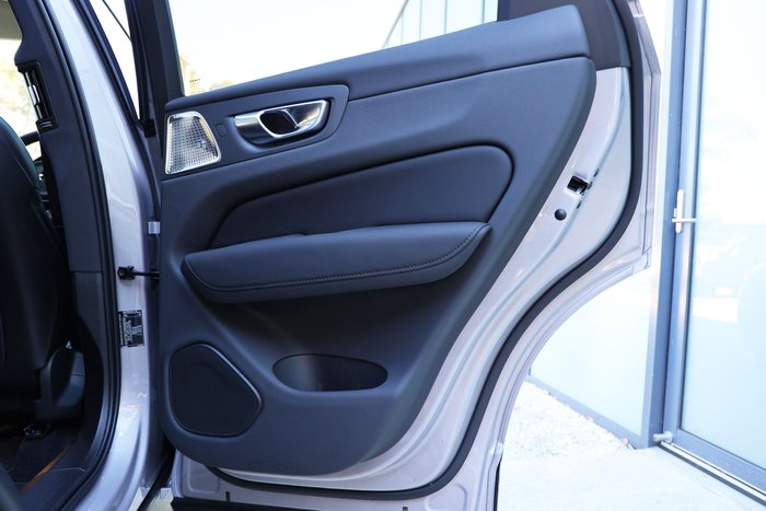 2026 Volvo XC60 Ultra T8 Plug-In Hybrid Dark