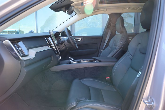 2026 Volvo XC60 Ultra T8 Plug-In Hybrid Dark