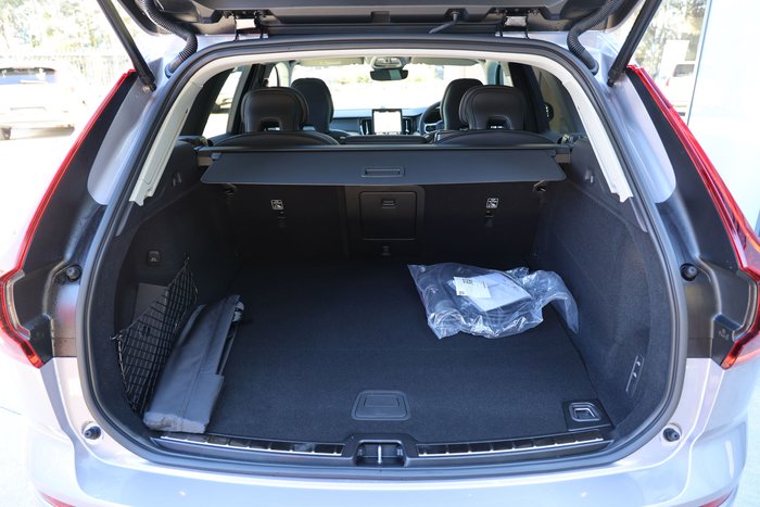 2026 Volvo XC60 Ultra T8 Plug-In Hybrid Dark