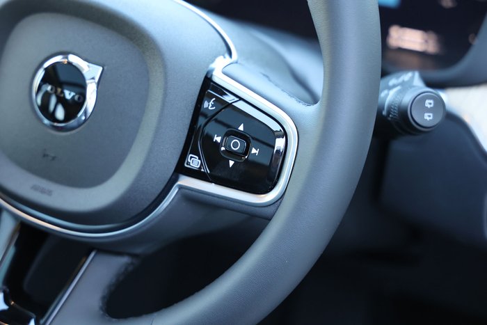 2026 Volvo XC60 Ultra T8 Plug-In Hybrid Dark