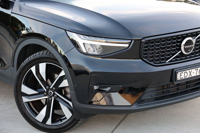 2022 Volvo XC40 Ultimate B5 Dark