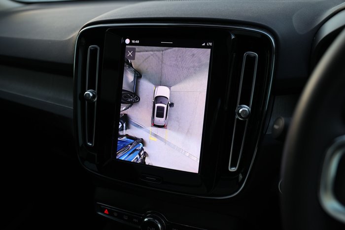 2022 Volvo XC40 Ultimate B5 Dark