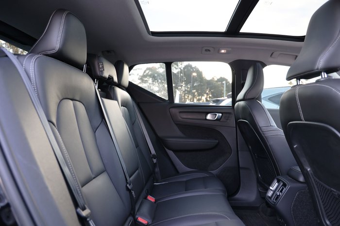 2022 Volvo XC40 Ultimate B5 Dark