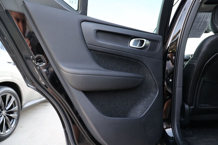 2022 Volvo XC40 Ultimate B5 Dark