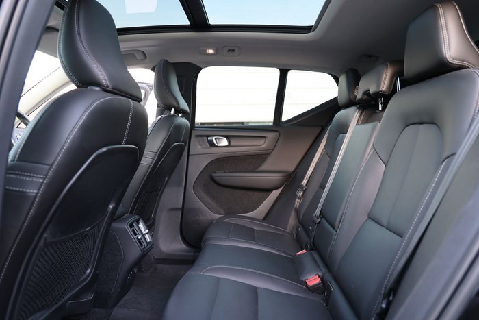 2022 Volvo XC40 Ultimate B5 Dark