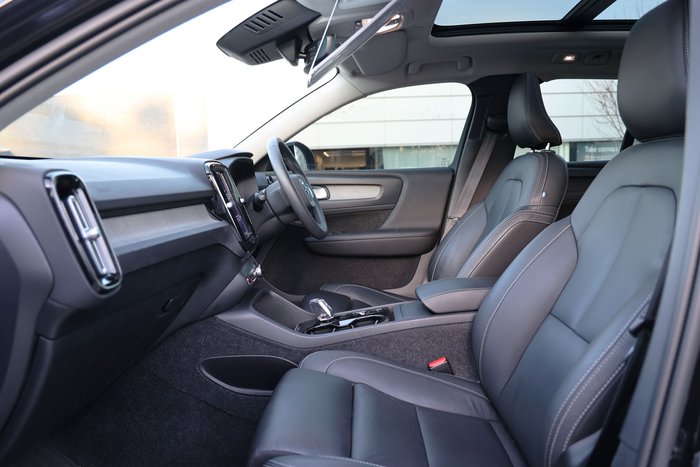 2022 Volvo XC40 Ultimate B5 Dark